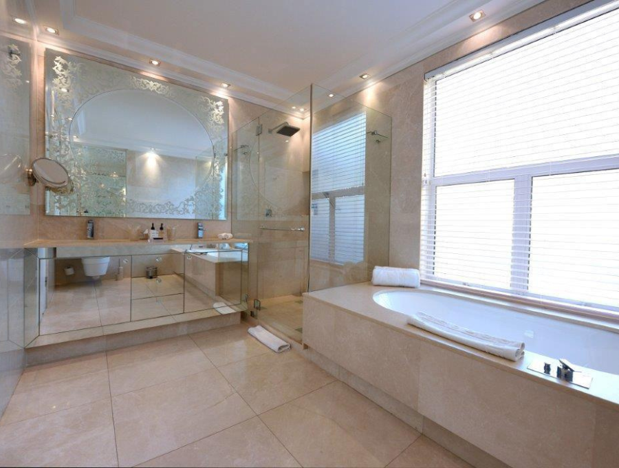 THE CLARENDON BANTRY BAY - STANDARD ROOM